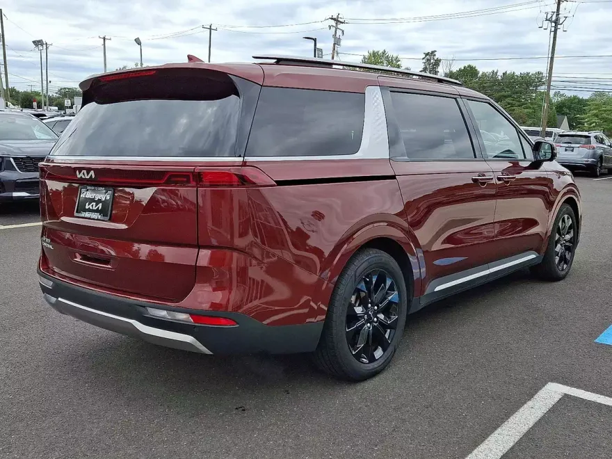 2024 Kia Carnival SX Prestige photo 1