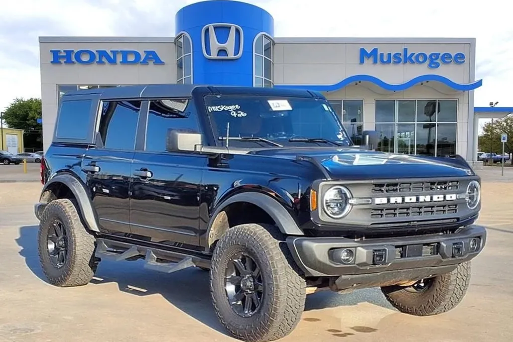 2023 Ford Bronco Black Diamond photo 1