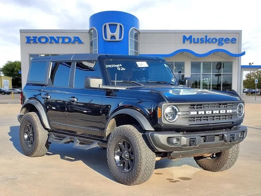 2023 Ford Bronco Black Diamond photo 1