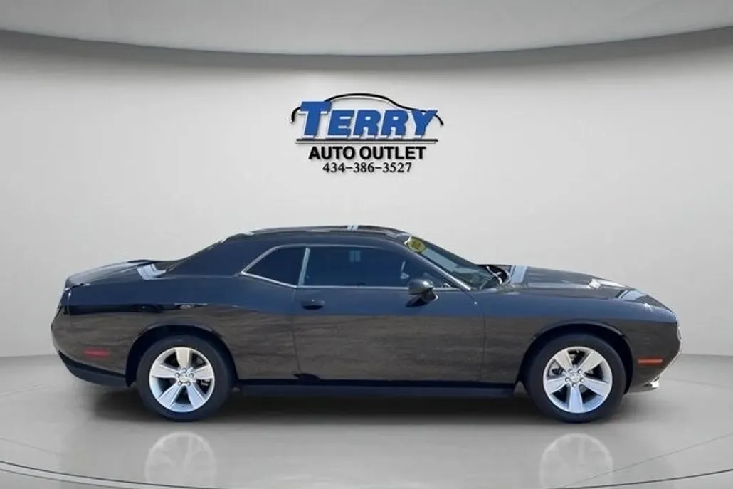 2023 Dodge Challenger SXT photo 1