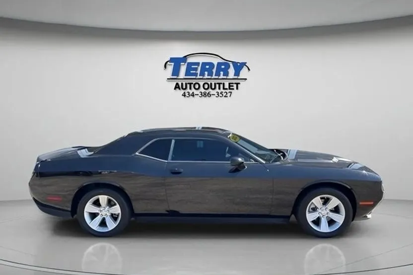 2023 Dodge Challenger SXT photo 1
