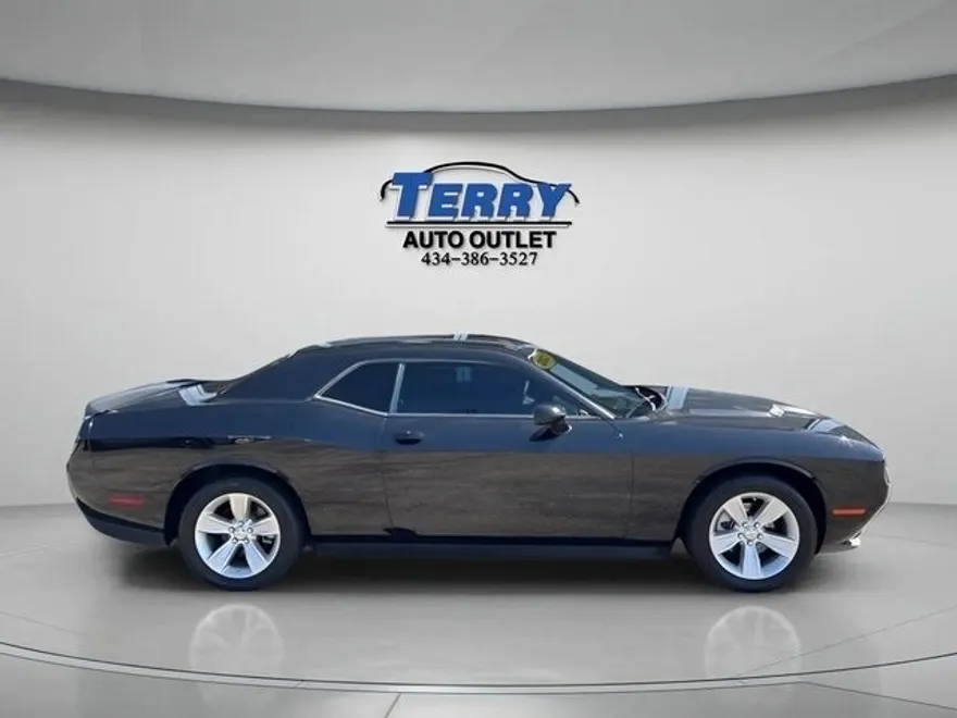 2023 Dodge Challenger SXT photo 1