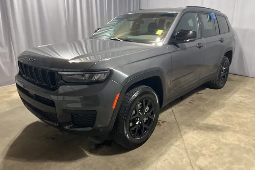 2025 Jeep Grand Cherokee Laredo Altitude photo 1