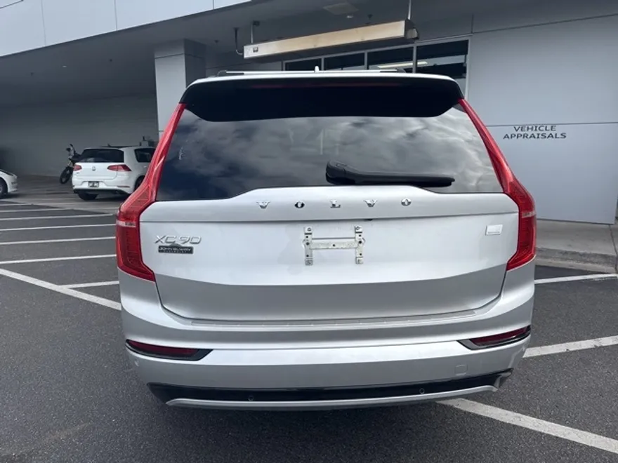 2022 Volvo XC90 Recharge T8 R-Design photo 1