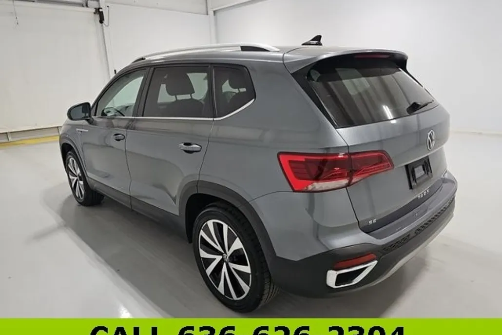 2022 Volkswagen Taos SE photo 1