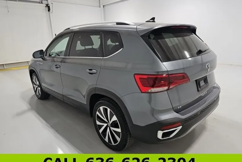 2022 Volkswagen Taos SE photo 1