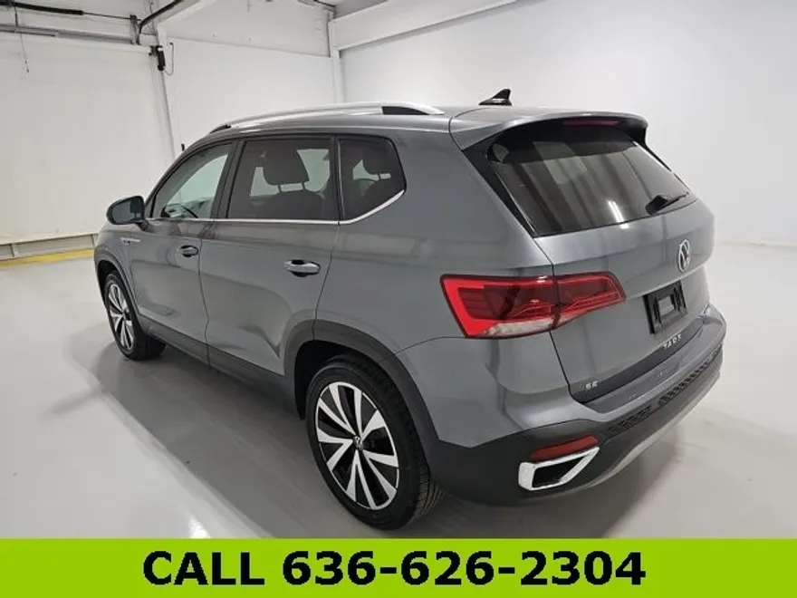 2022 Volkswagen Taos SE photo 1