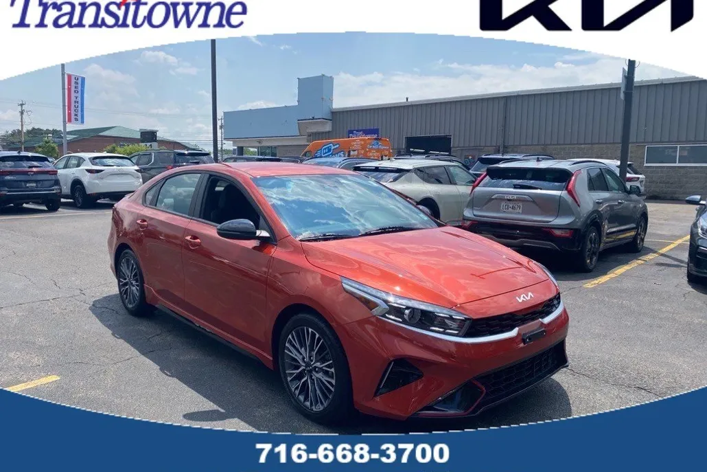 2022 Kia Forte GT-Line photo 1