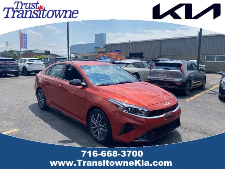 2022 Kia Forte GT-Line photo 1