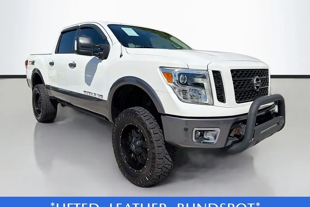 2019 Nissan Titan PRO-4X photo 1