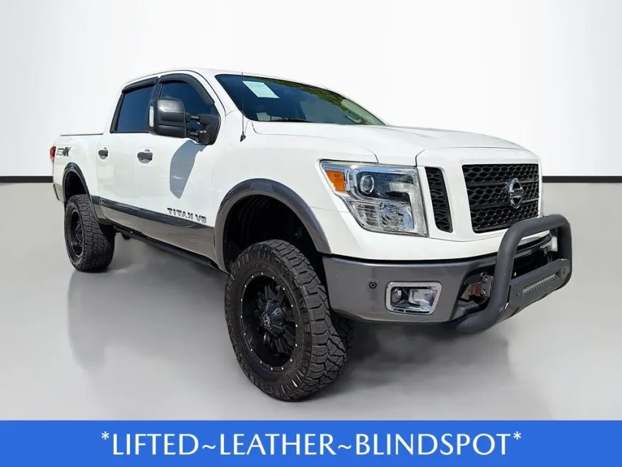 2019 Nissan Titan PRO-4X photo 1
