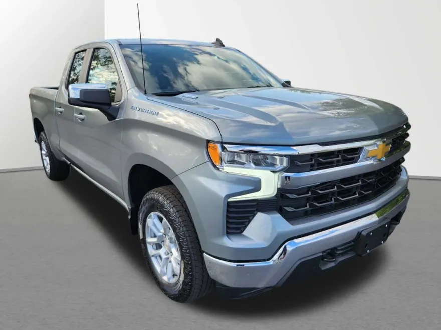 2026 Chevrolet Silverado 1500 LT photo 1