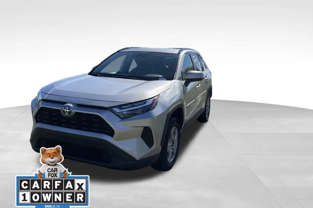 2024 Toyota RAV4 Hybrid LE photo 1