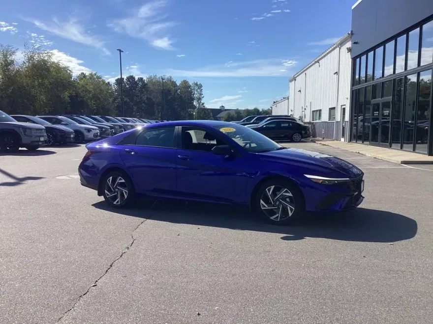 2025 Hyundai Elantra SEL Sport photo 1