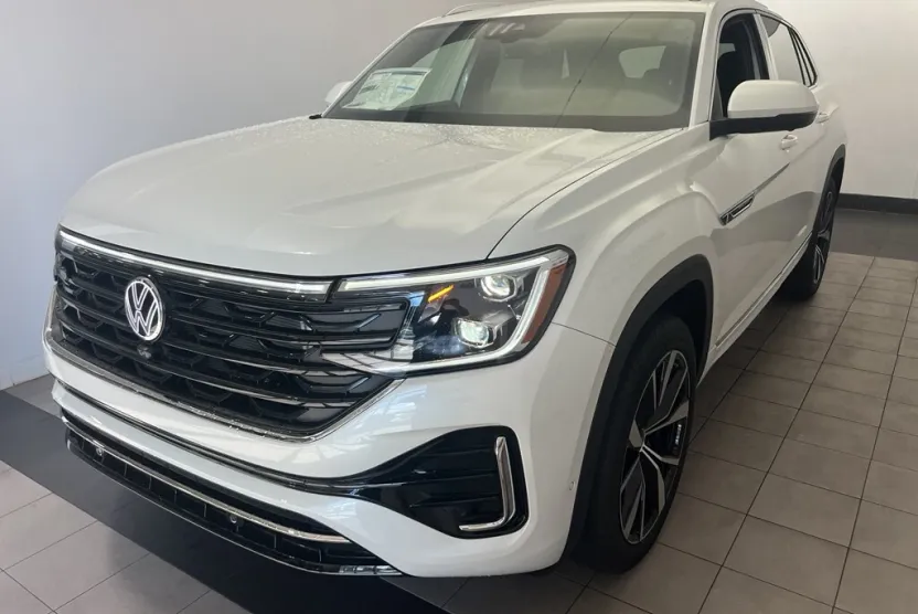 2026 Volkswagen Atlas Cross Sport SEL Premium R-Line photo 1