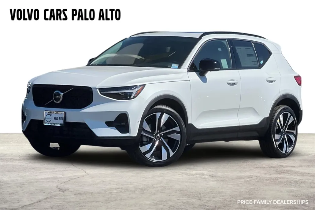 2026 Volvo XC40 photo 1