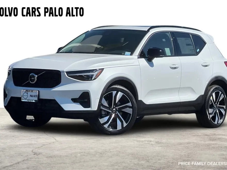2026 Volvo XC40 photo 1