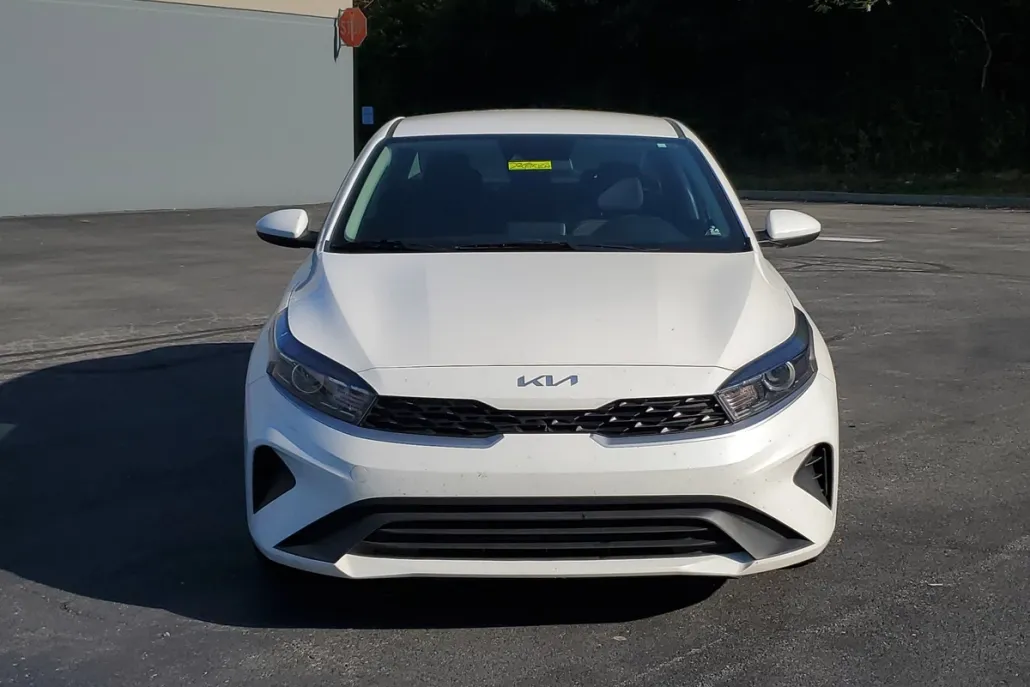 2023 Kia Forte LXS photo 1