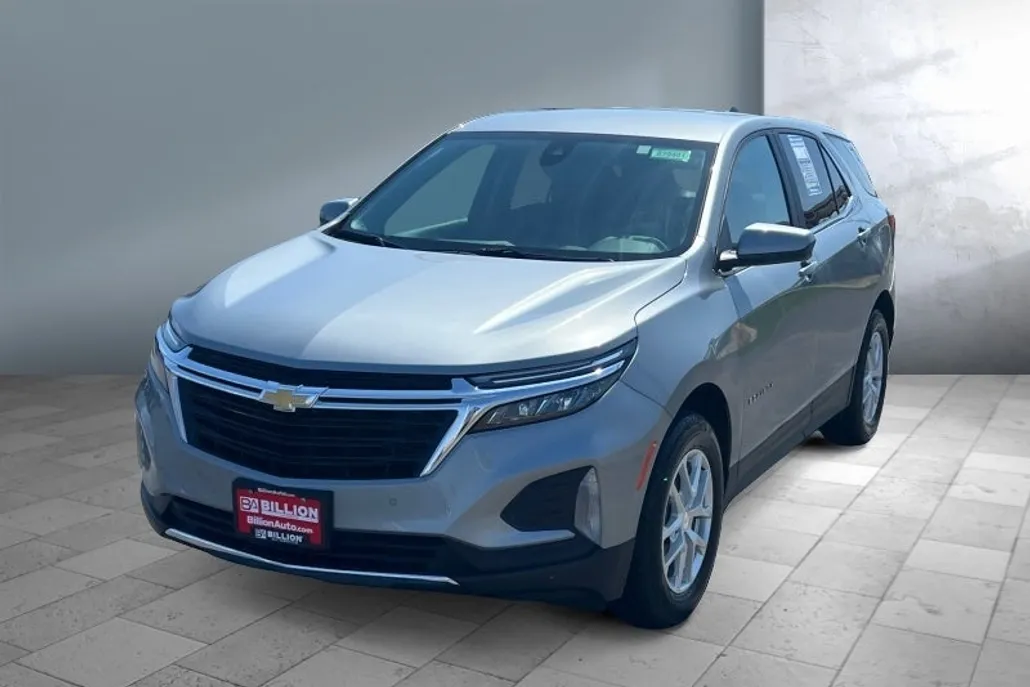 2024 Chevrolet Equinox LT photo 1