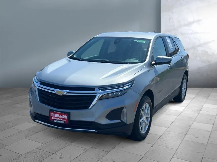 2024 Chevrolet Equinox LT photo 1