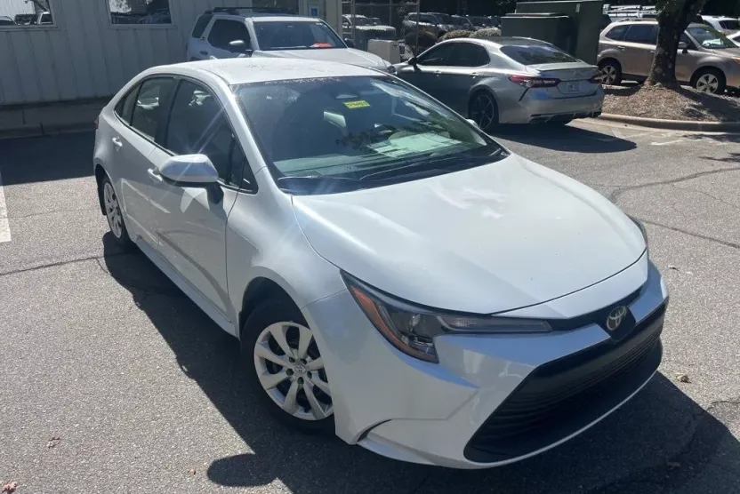 2026 Toyota Corolla LE photo 1