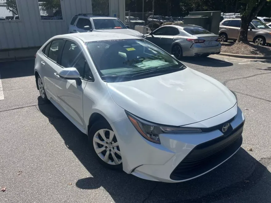 2026 Toyota Corolla LE photo 1