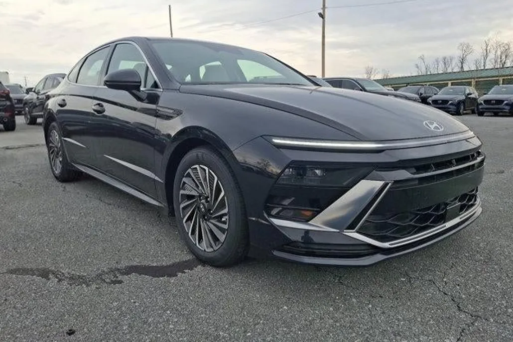 2025 Hyundai Sonata Hybrid SEL photo 1