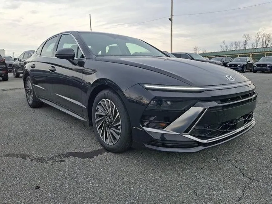 2025 Hyundai Sonata Hybrid SEL photo 1