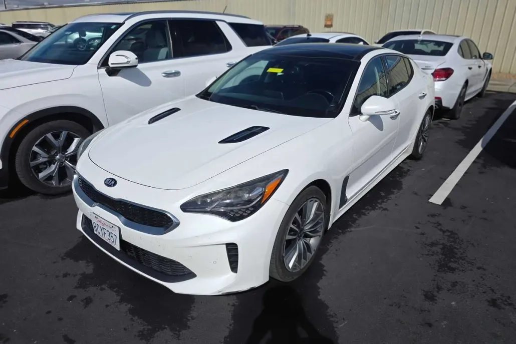 2018 Kia Stinger Premium photo 1