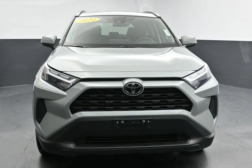 2022 Toyota RAV4 XLE photo 1