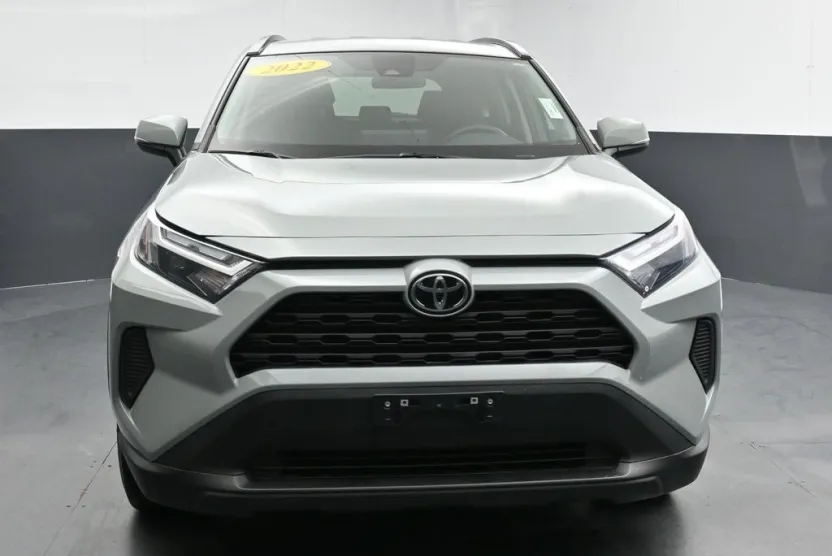 2022 Toyota RAV4 XLE photo 1