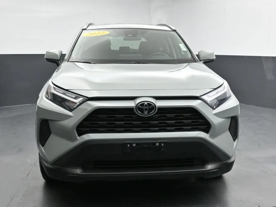 2022 Toyota RAV4 XLE photo 1