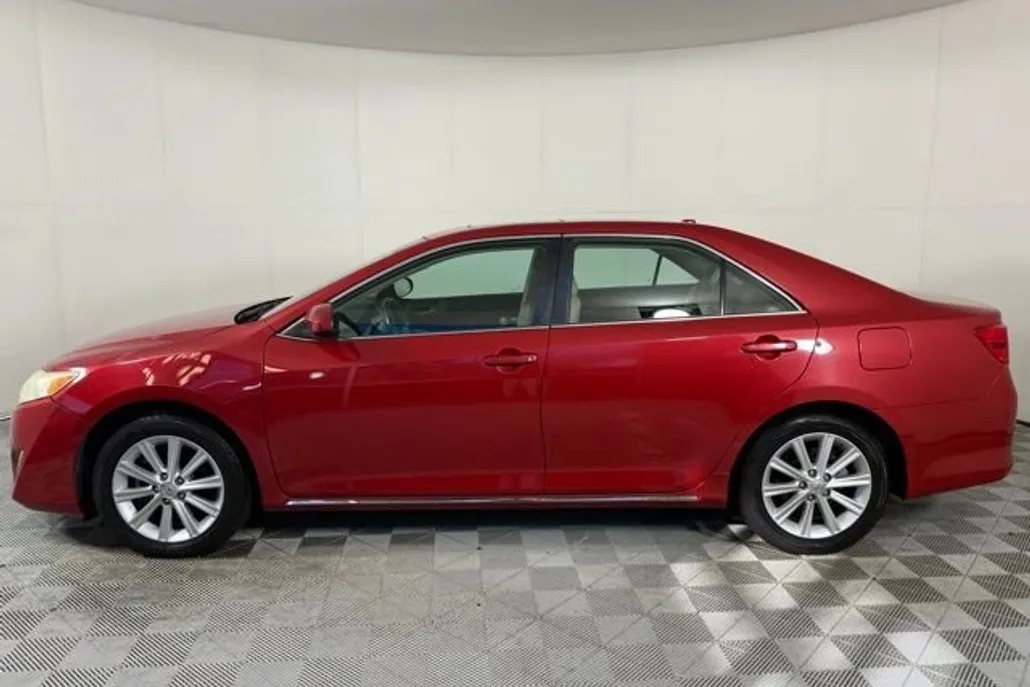 2013 Toyota Camry XLE photo 1