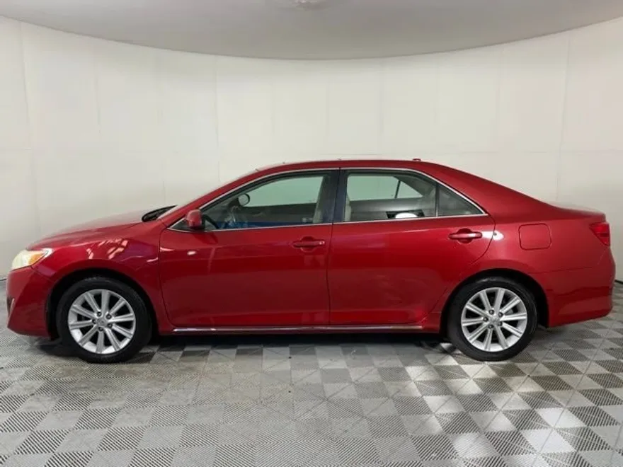 2013 Toyota Camry XLE photo 1