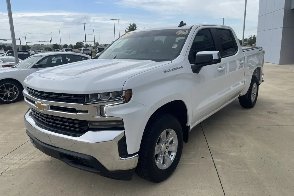 2021 Chevrolet Silverado 1500 LT photo 1