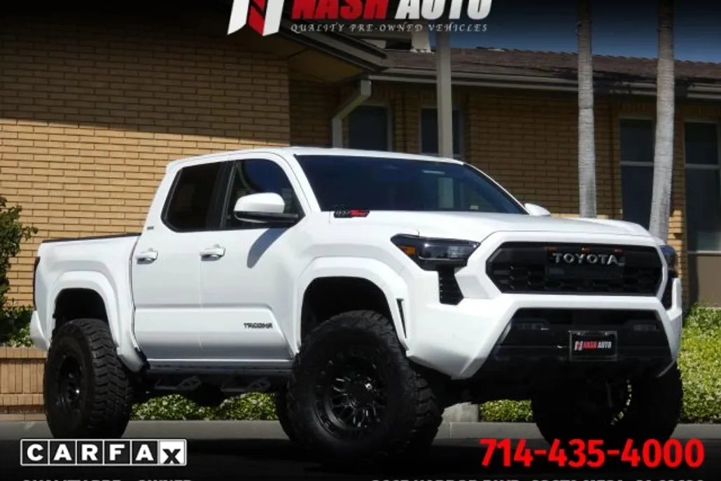 2025 Toyota Tacoma Double Cab SR5 photo 1