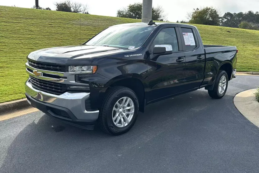 2020 Chevrolet Silverado 1500 LT photo 1