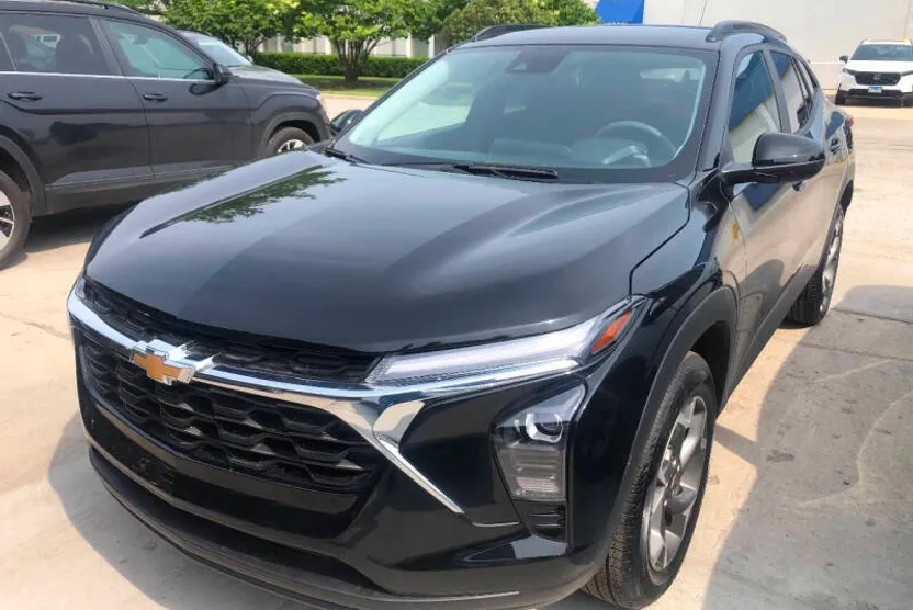 2025 Chevrolet Trax LT photo 1