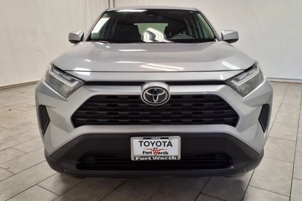 2024 Toyota RAV4 LE photo 1