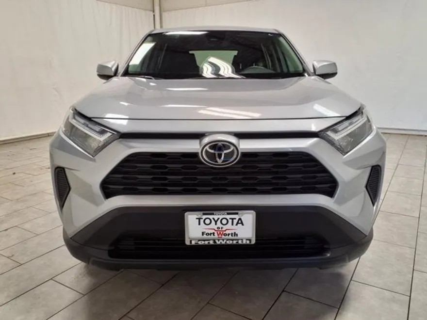2024 Toyota RAV4 LE photo 1