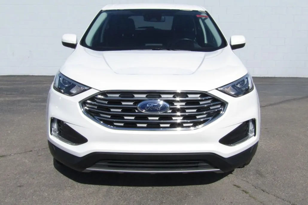 2022 Ford Edge SEL photo 1