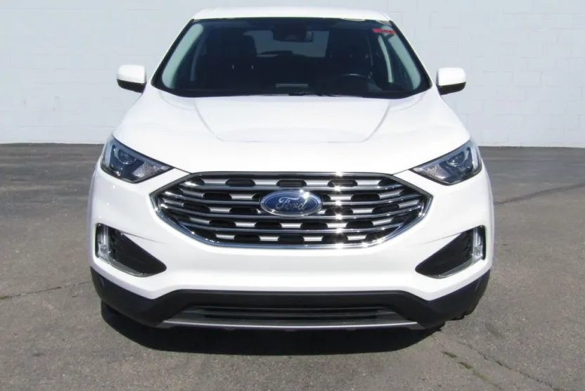 2022 Ford Edge SEL photo 1
