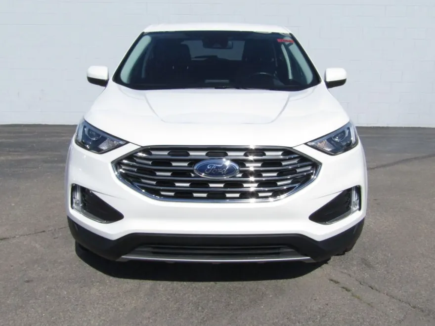 2022 Ford Edge SEL photo 1