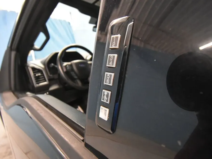 2019 Ford F-150 XLT photo 1