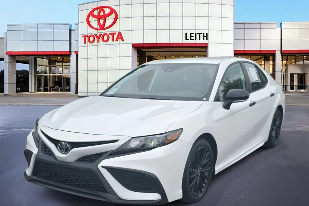 2022 Toyota Camry SE photo 1