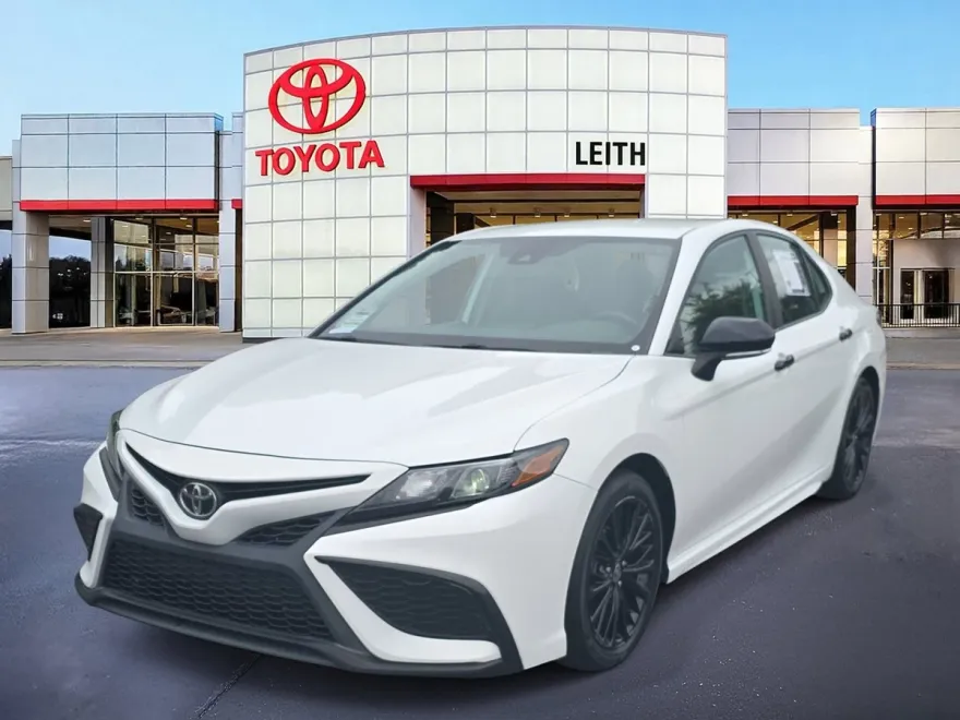 2022 Toyota Camry SE photo 1