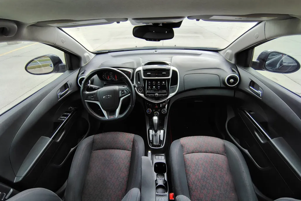 2019 Chevrolet Sonic LT photo 1