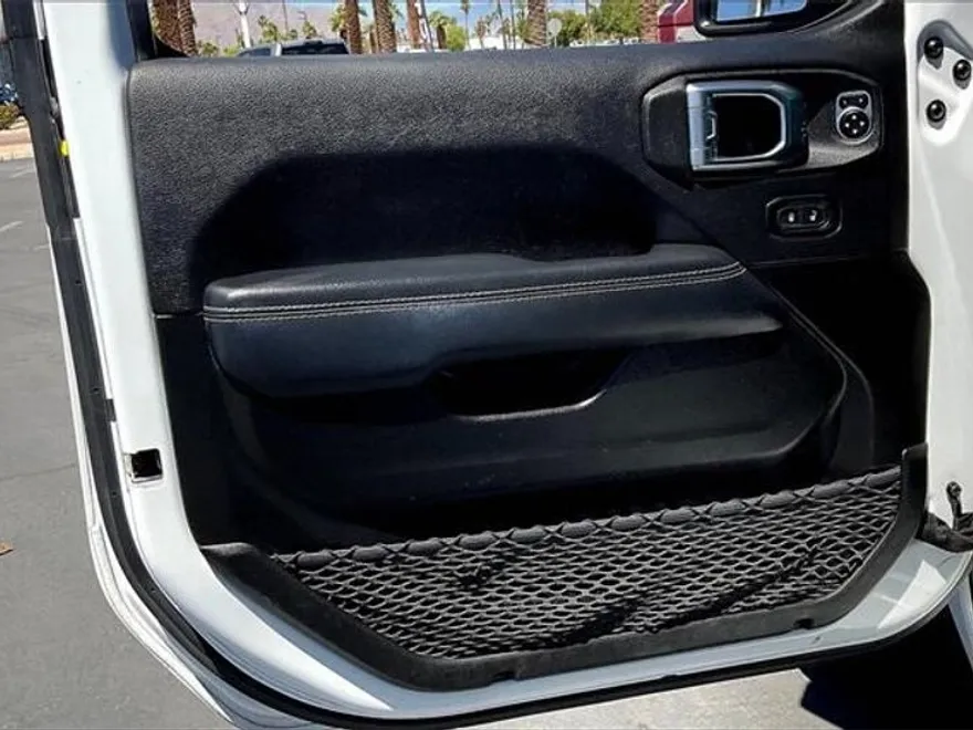2023 Jeep Wrangler Sahara photo 19