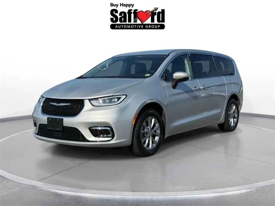 2023 Chrysler Pacifica Touring L photo 1