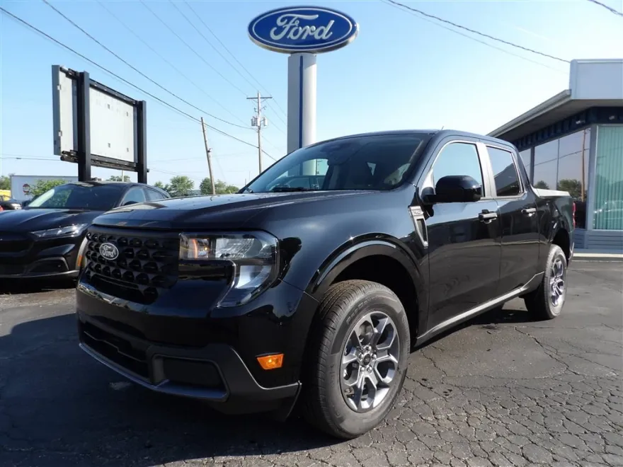 2025 Ford Maverick XLT photo 1